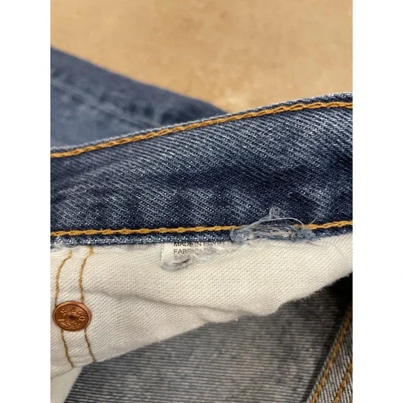 Levis 501 Jeans Mens 35x31 Medium Wash Blue Straight Leg Button Fly Distressed - Picture 7 of 16